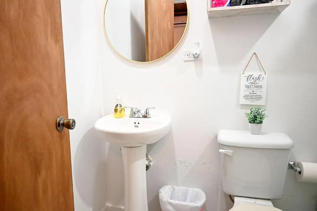 Nadiyah'S Escape Apartment Rock Sound