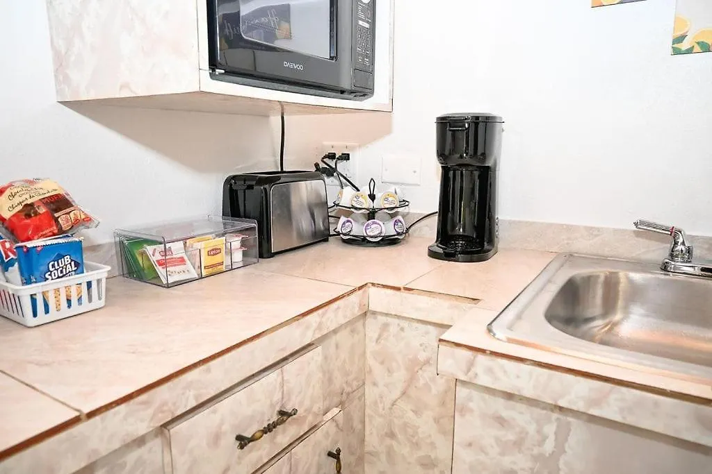Nadiyah'S Escape Apartment Rock Sound Bahamas