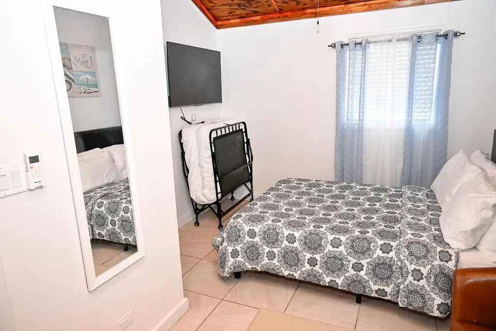 Nadiyah'S Escape Apartment Rock Sound Bahamas
