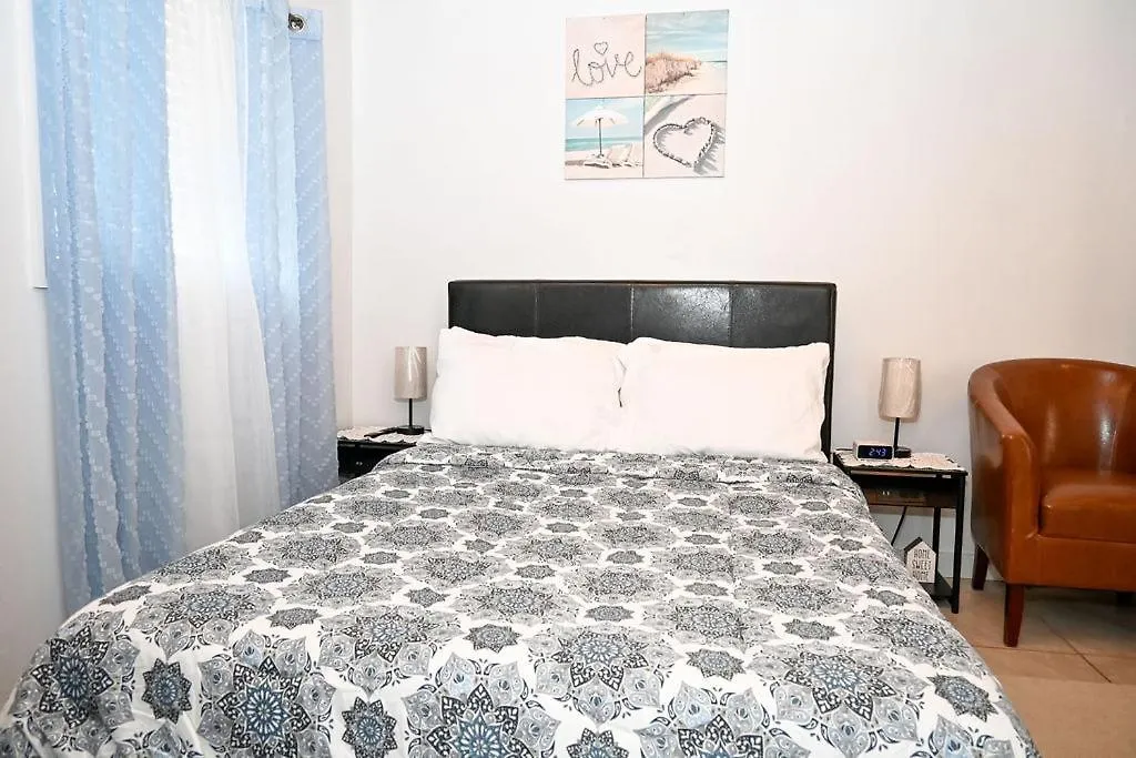 Nadiyah'S Escape Apartment Rock Sound